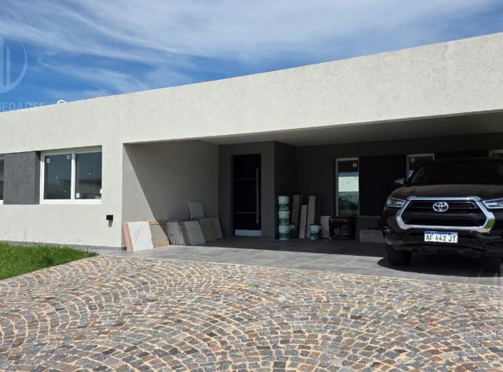Casa · 151m² · 5 Ambientes · 5 Cocheras