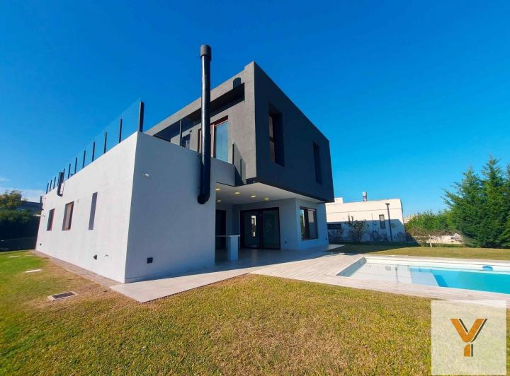 Casa · 288m² · 6 Ambientes