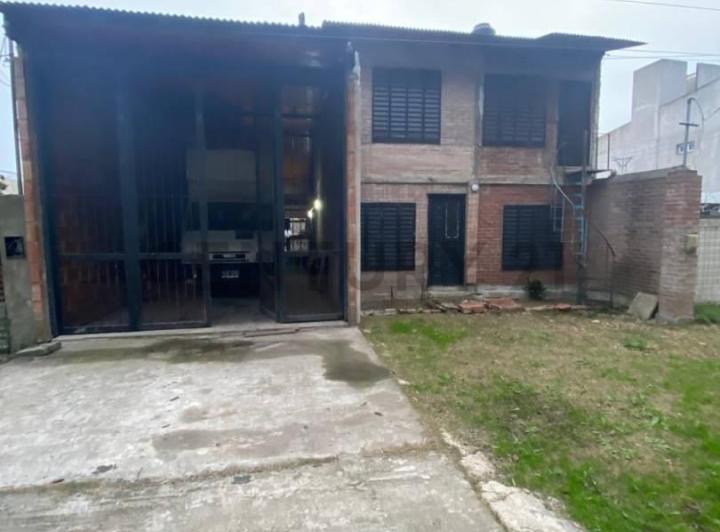 Casa · 72m² · 5 Ambientes · 3 Cocheras