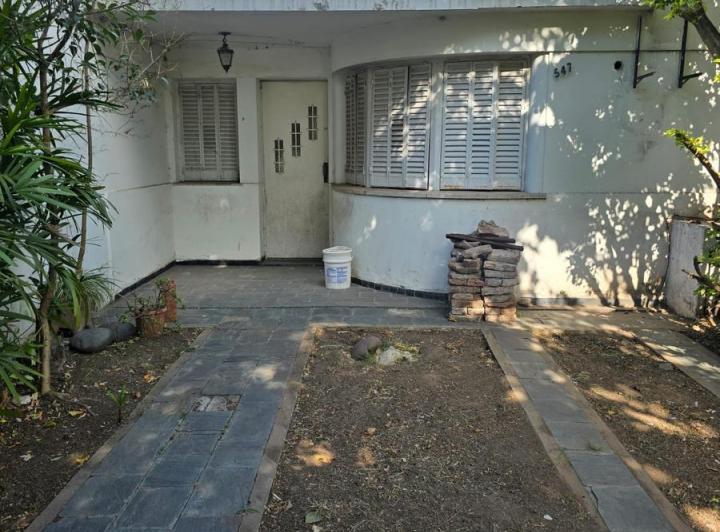 Casa · 80m² · 5 Ambientes · 1 Cochera