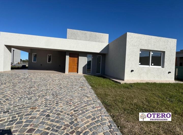Casa · 143m² · 4 Ambientes · 6 Cocheras