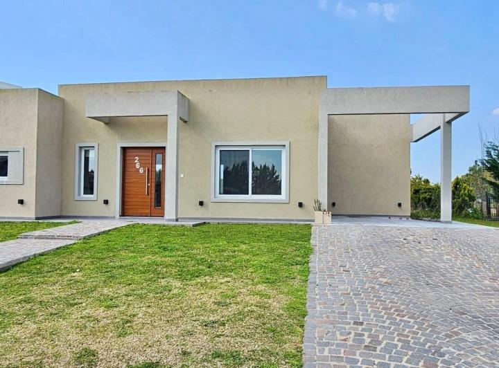 Casa · 122m² · 4 Ambientes · 1 Cochera