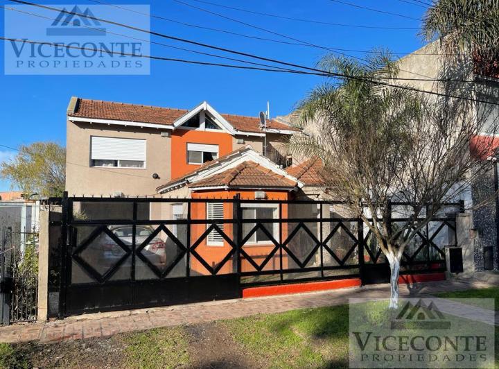 Casa · 166m² · 8 Ambientes · 1 Cochera