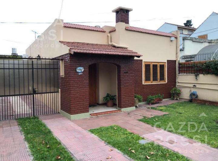 Casa · 200m² · 5 Ambientes · 2 Cocheras