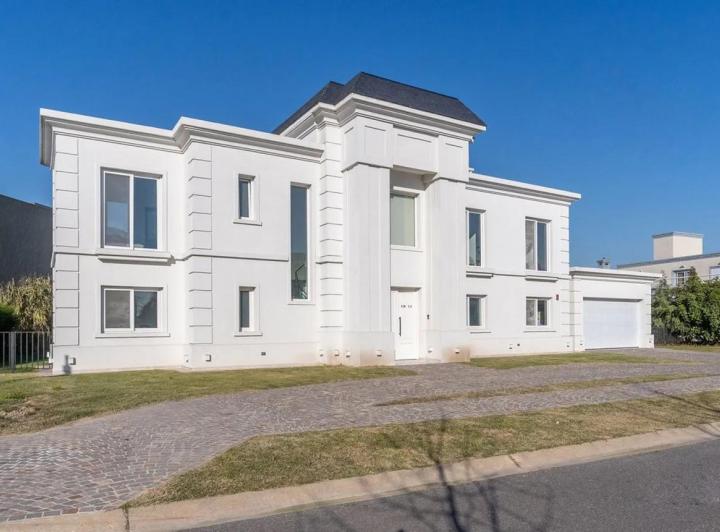 Casa · 300m² · 6 Ambientes