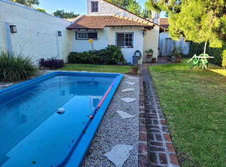 Casa · 200m² · 4 Ambientes · 4 Cocheras