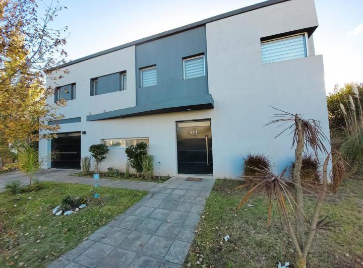 Casa · 200m² · 5 Ambientes