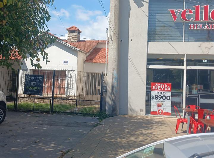 Casa · 350m² · 3 Ambientes · 1 Cochera