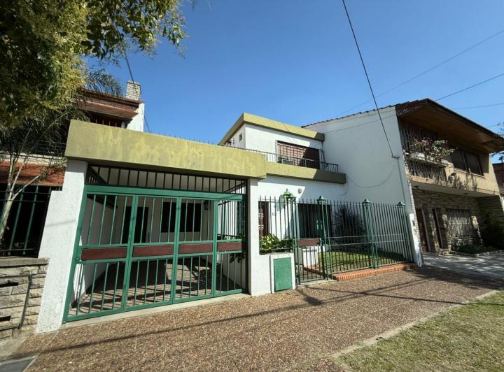 Casa · 194m² · 4 Ambientes · 1 Cochera