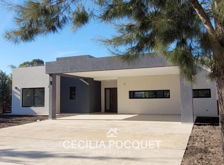Casa · 228m² · 4 Ambientes · 2 Cocheras