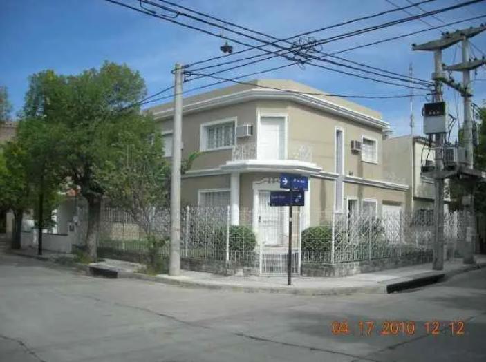 Casa · 177m² · 8 Ambientes