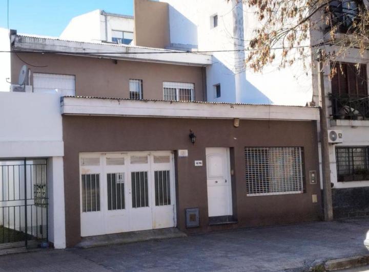 Casa · 205m² · 6 Ambientes · 1 Cochera