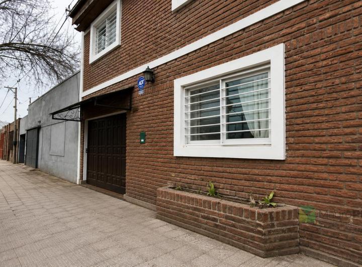 Casa · 95m² · 5 Ambientes · 2 Cocheras