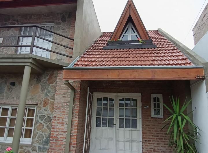 Casa · 100m² · 4 Ambientes · 1 Cochera