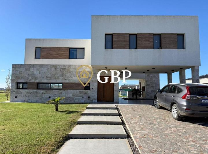 Casa · 181m² · 4 Ambientes · 4 Cocheras