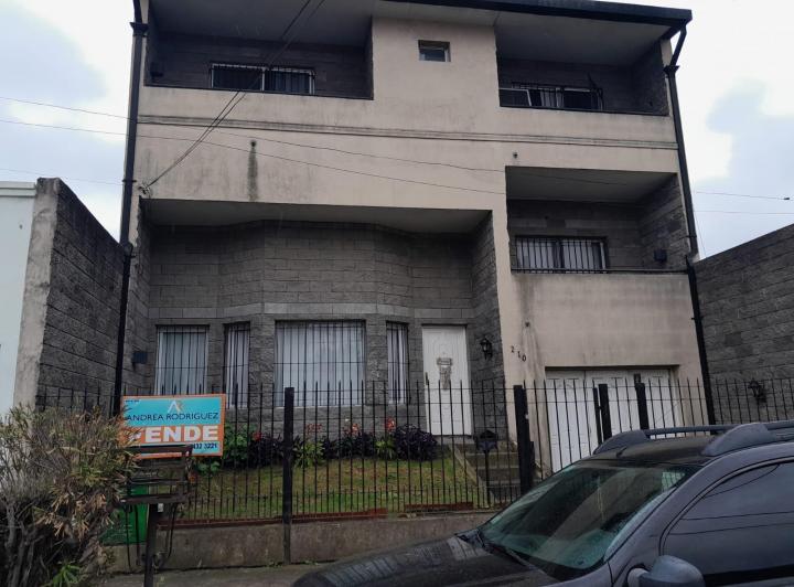 Casa · 250m² · 4 Ambientes · 1 Cochera