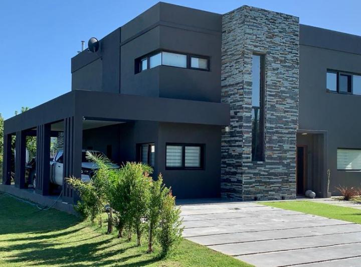 Casa · 275m² · 14 Ambientes · 1 Cochera