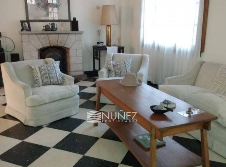 Casa · 250m² · 4 Ambientes · 1 Cochera
