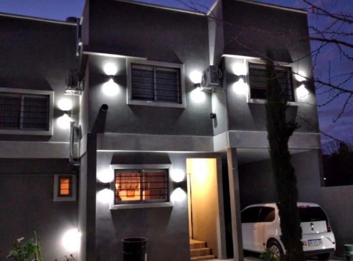 Casa · 260m² · 4 Ambientes · 3 Cocheras