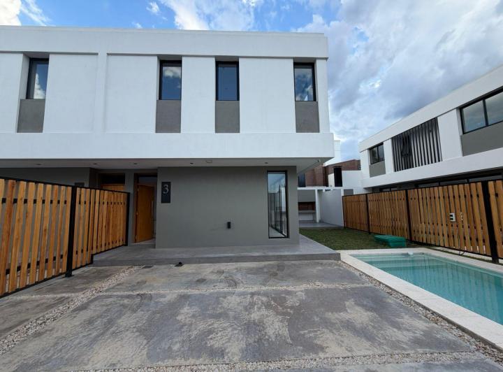 Casa · 160m² · 4 Ambientes · 1 Cochera