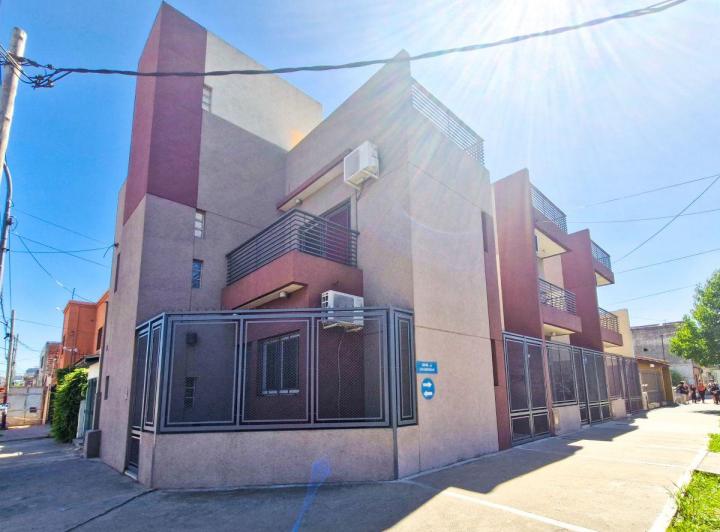 Casa · 69m² · 4 Ambientes · 1 Cochera