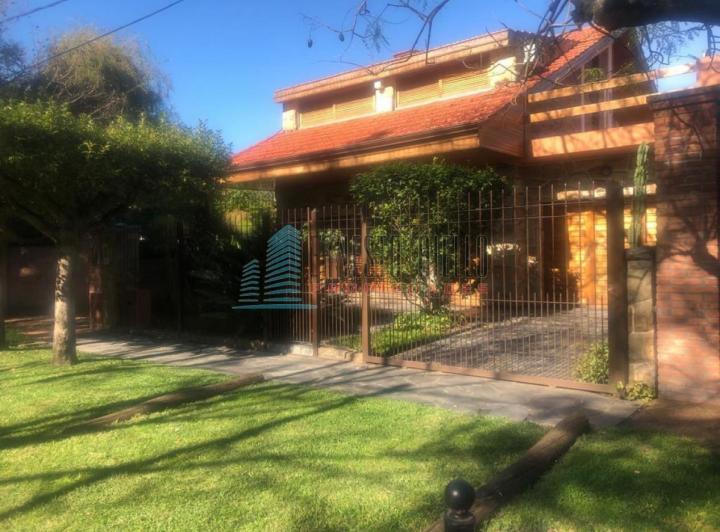 Casa · 220m² · 5 Ambientes · 1 Cochera