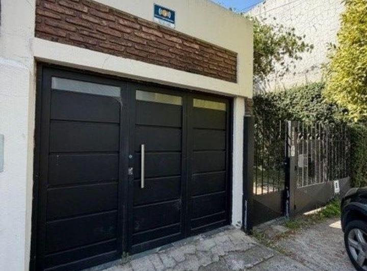 Casa · 80m² · 4 Ambientes · 2 Cocheras