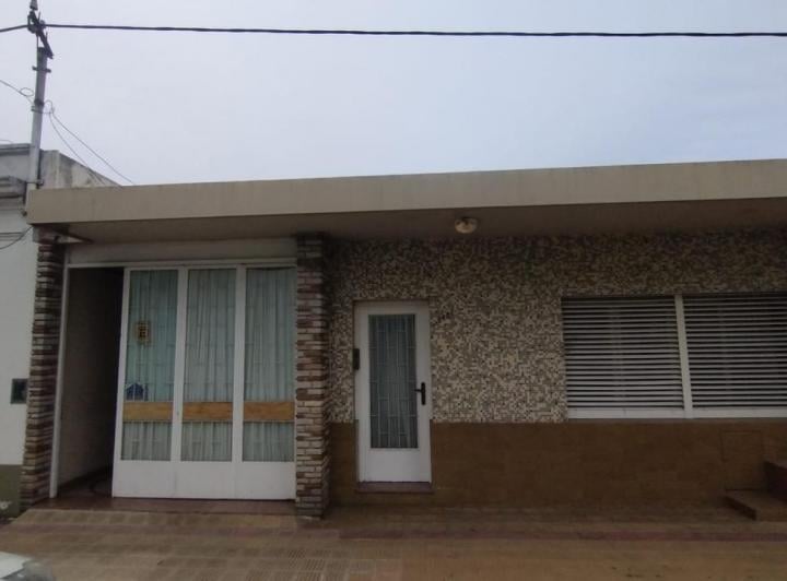 Casa · 235m² · 6 Ambientes · 1 Cochera