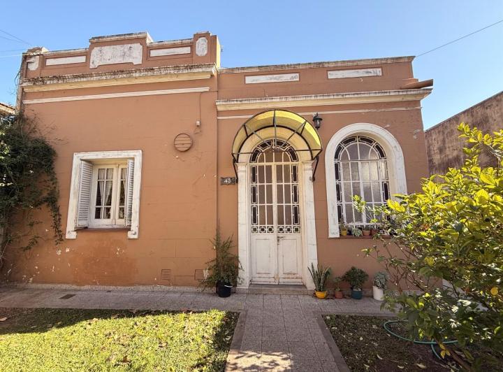 Casa · 689m² · 4 Ambientes · 3 Cocheras