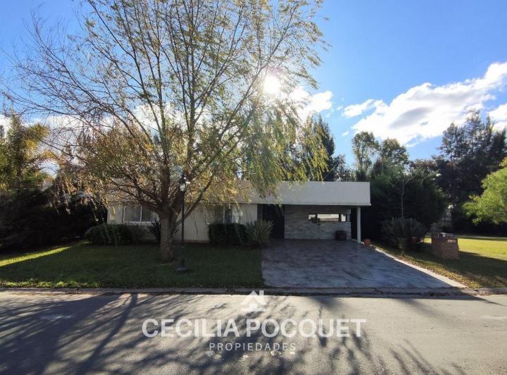 Casa · 147m² · 4 Ambientes · 2 Cocheras