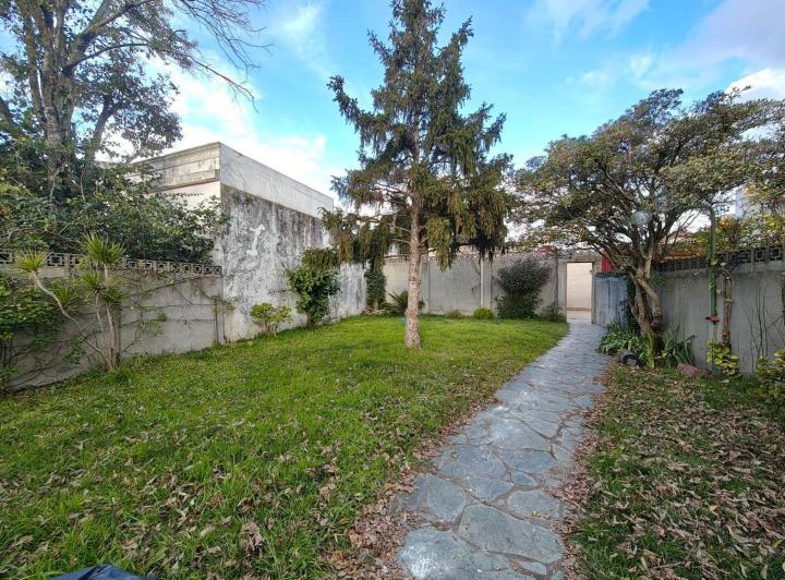 Casa · 160m² · 4 Ambientes · 5 Cocheras