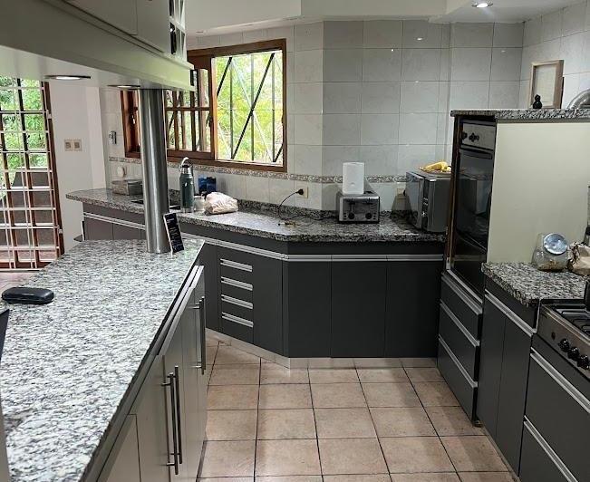 Casa · 210m² · 3 Ambientes · 3 Cocheras