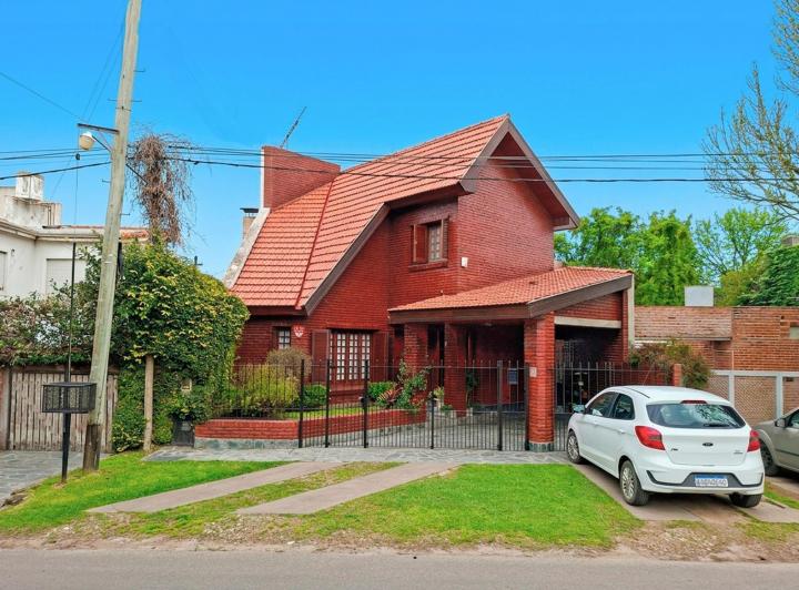 Casa · 150m² · 7 Ambientes · 1 Cochera