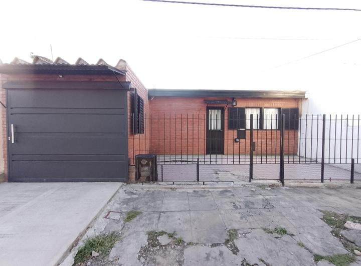 Casa · 120m² · 2 Dormitorios · 2 Cocheras