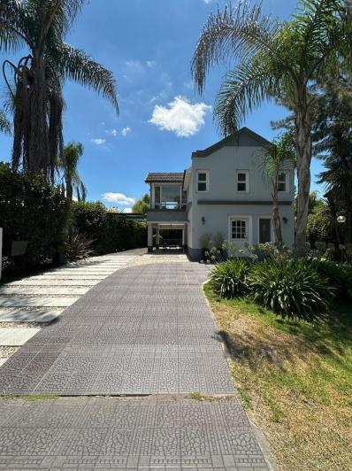 Casa · 190m² · 5 Ambientes
