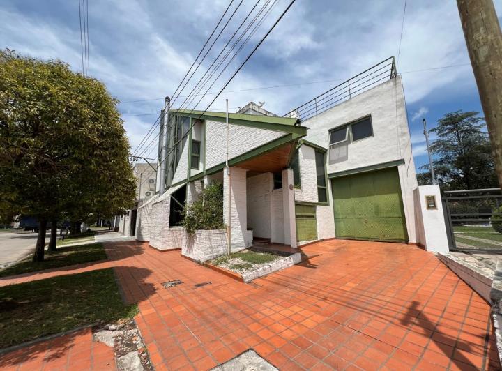 Casa · 200m² · 5 Ambientes