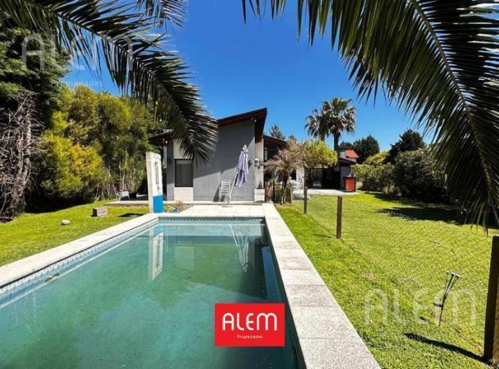 Casa · 112m² · 4 Ambientes · 3 Cocheras