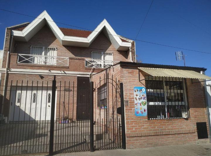 Casa · 180m² · 4 Ambientes · 1 Cochera