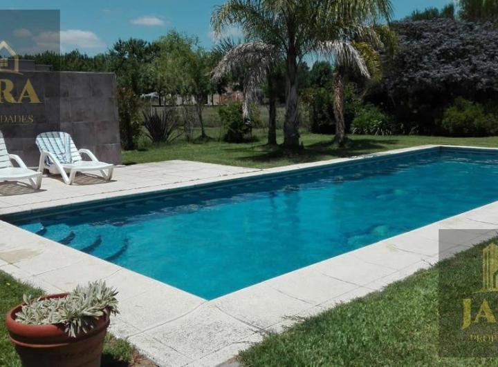 Casa · 220m² · 4 Ambientes · 2 Cocheras