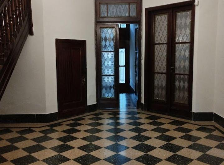 Casa · 235m² · 6 Ambientes · 1 Cochera