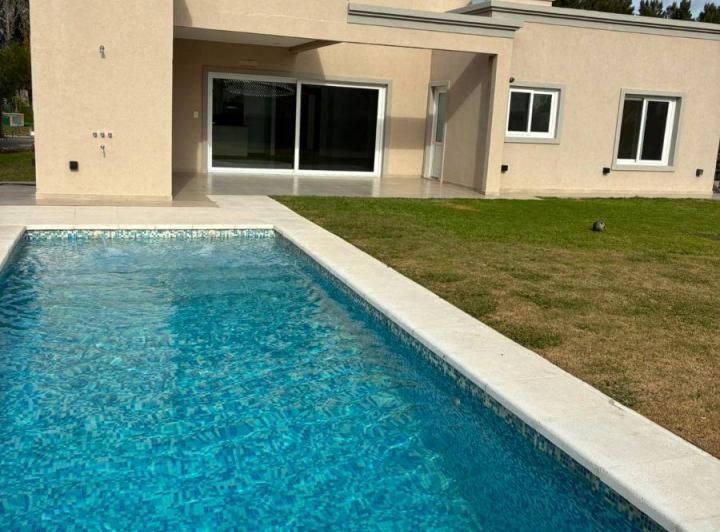 Casa · 150m² · 4 Ambientes · 2 Cocheras