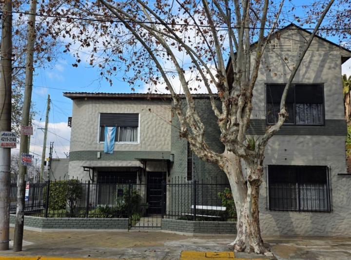 Casa · 120m² · 5 Ambientes · 2 Cocheras