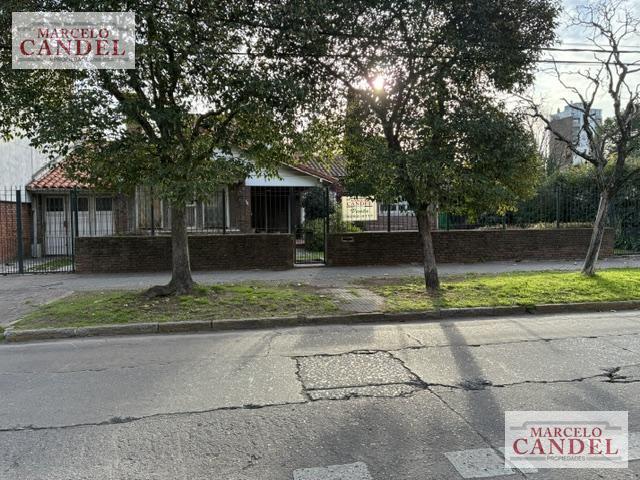 Casa · 335m² · 4 Ambientes · 3 Cocheras