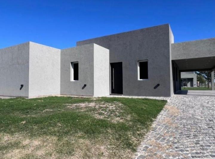 Casa · 190m² · 4 Ambientes · 2 Cocheras
