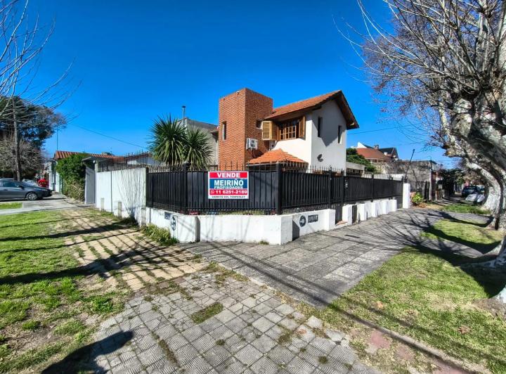 Casa · 95m² · 4 Ambientes · 1 Cochera