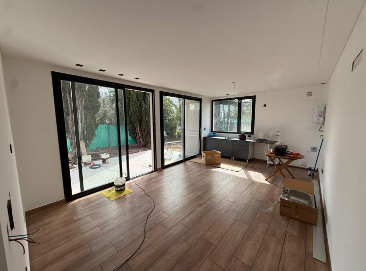 Casa · 77m² · 3 Ambientes · 2 Cocheras
