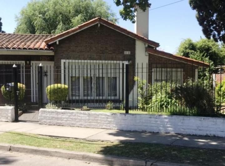 Casa · 140m² · 3 Ambientes · 1 Cochera