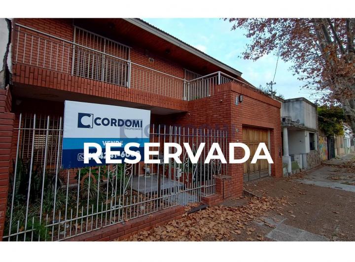 Casa · 200m² · 4 Ambientes · 1 Cochera