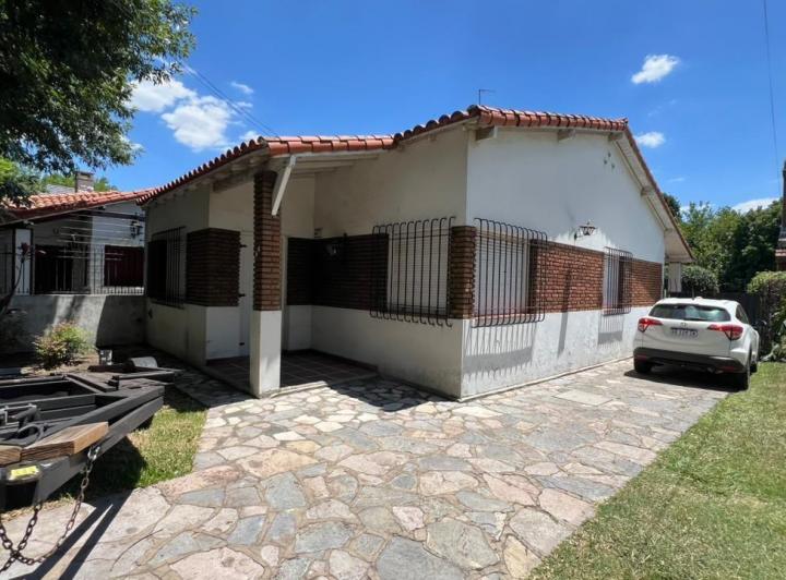 Casa · 100m² · 4 Ambientes · 10 Cocheras