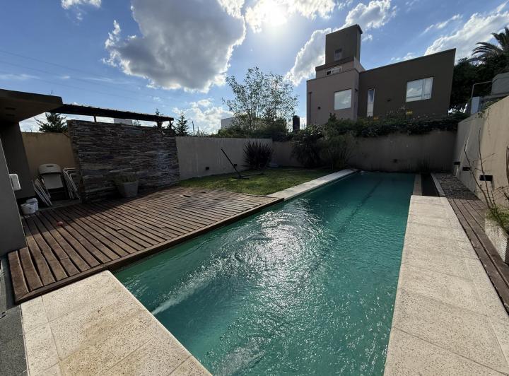 Casa · 200m² · 4 Ambientes